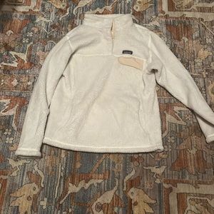 Patagonia white fleece, pocket on the left chest, buttons up